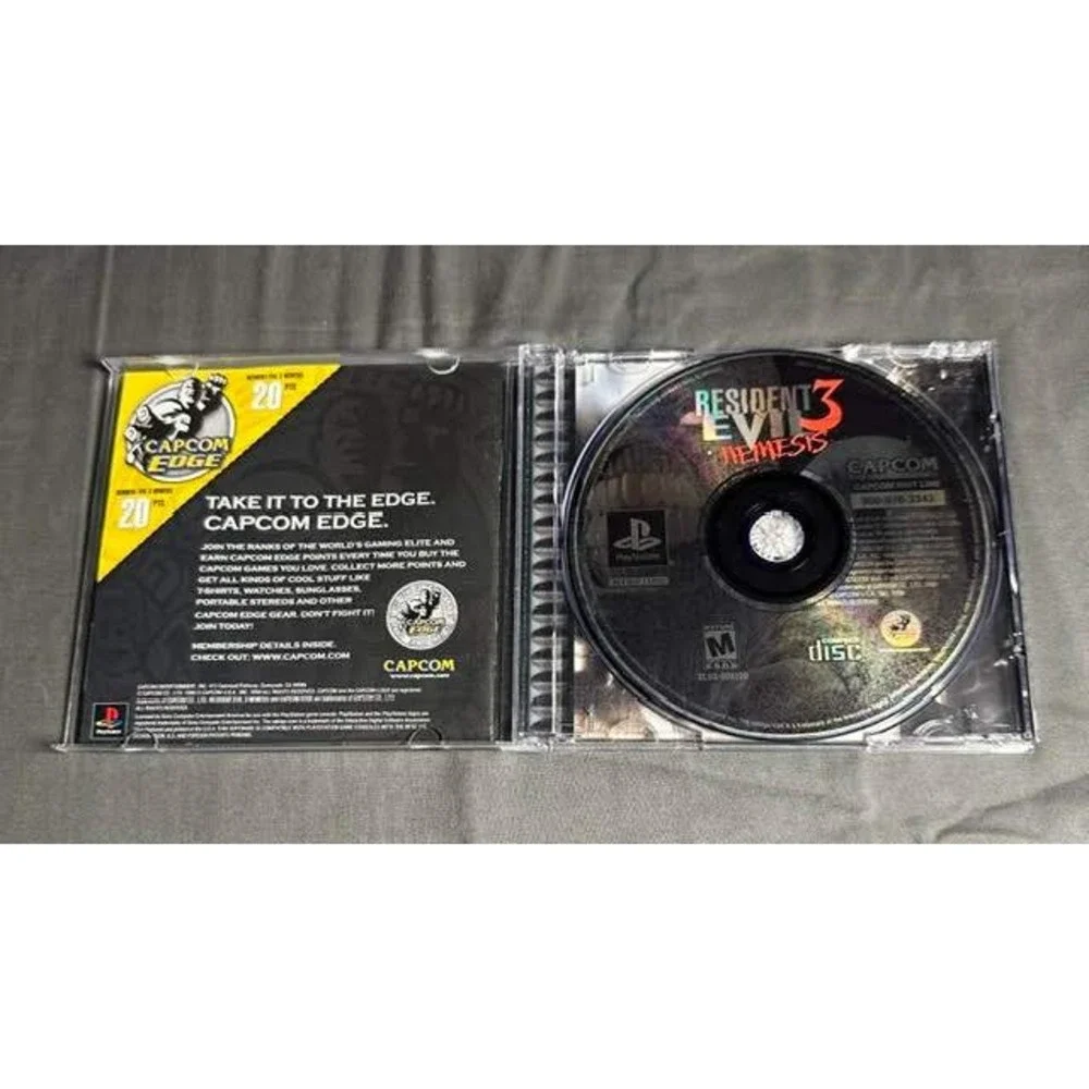 Resident Evil 3 Nemesis Sony PlayStation 1 PS1 Capcom 1999 SLUS-00923 Retro Game